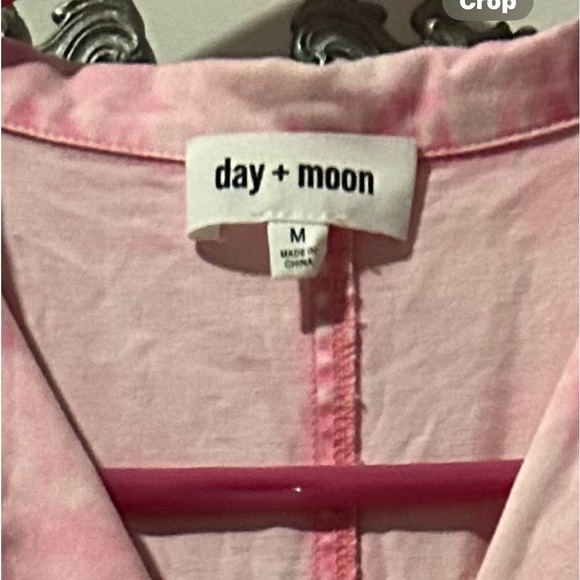 it is a medium but fits like a large - Picture 1 of 3